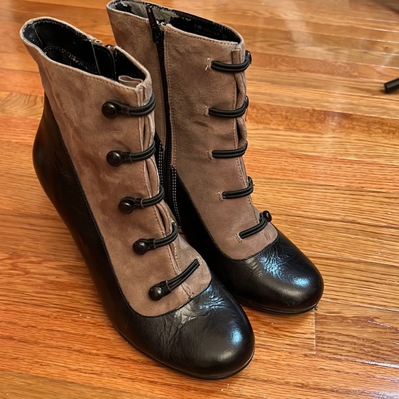 Aerosoles size 7.5 vintage style boots - Picture 1 of 6